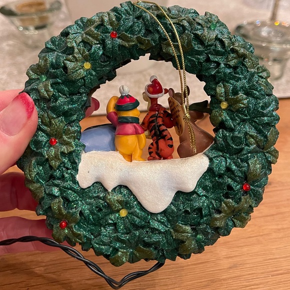 Hunny of a Holiday Decoration - Picture 4 of 6